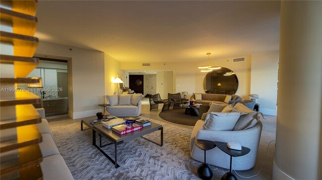 Building Photo - 2000 Island Blvd