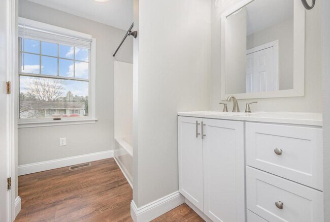 Building Photo - 125 Fieldstone Dr