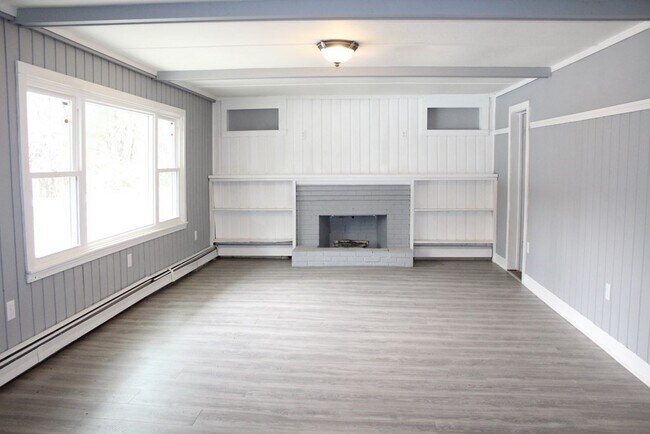 Building Photo - 90 Mendon St