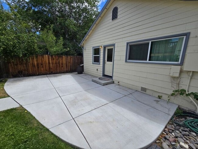 Building Photo - Charming 3-Bedroom Home in Old Southwest Reno
