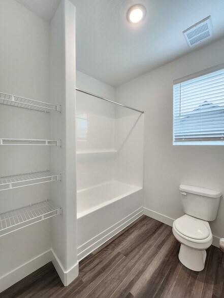 Building Photo - 4735 S Alder Dr