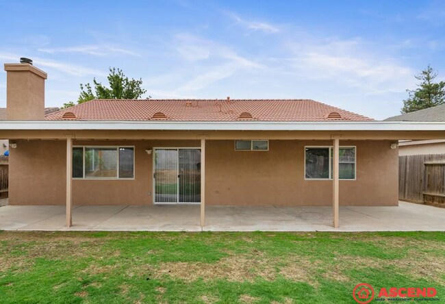 Building Photo - Spacious 4BD/2BA Home in Bakersfield (93312) – Garage, Fireplace & Pet-Friendly!
