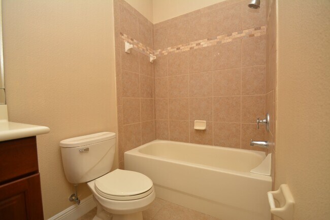 Building Photo - Tidelands Condo! Community amenities!