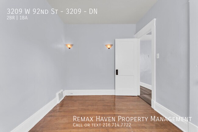 Building Photo - 3209 W 92nd St