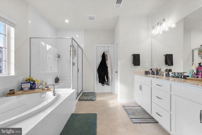 Building Photo - 68 SNOWDROP Dr
