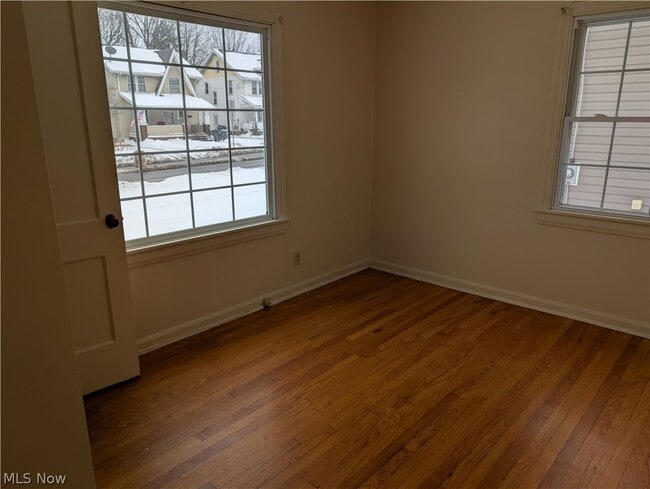 Building Photo - 637 E Wilbeth Rd