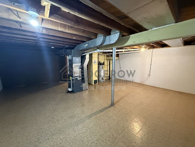 Building Photo - 740 Lyles St SE