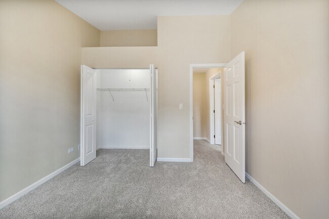 Building Photo - 507 W Parkside Dr