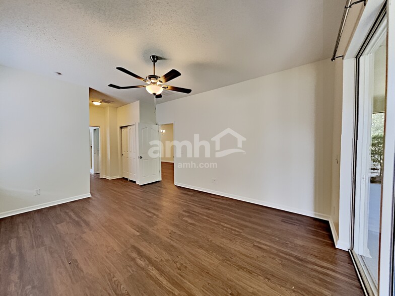 Building Photo - 19141 Meadow Pine Dr