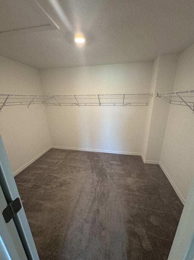 Building Photo - "Spacious 4-Bed Oasis with 2.5 Baths on Ra...