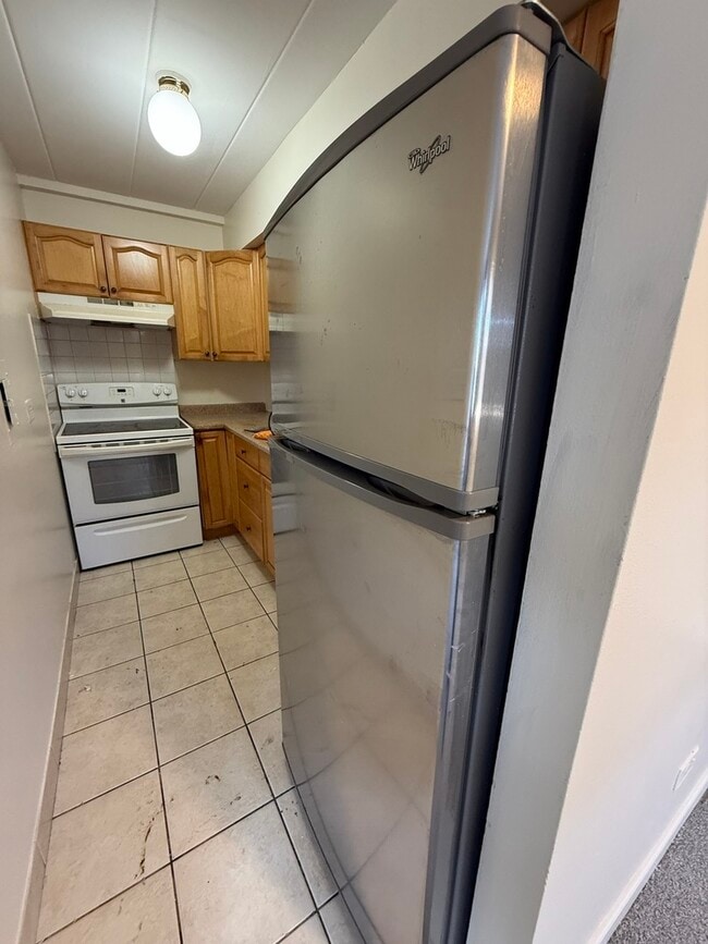 Building Photo - 2025 W Granville Ave