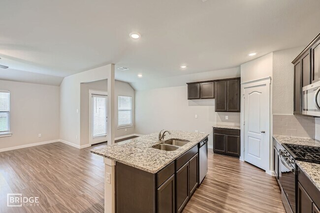 Building Photo - 6129 Fall Creek Ln