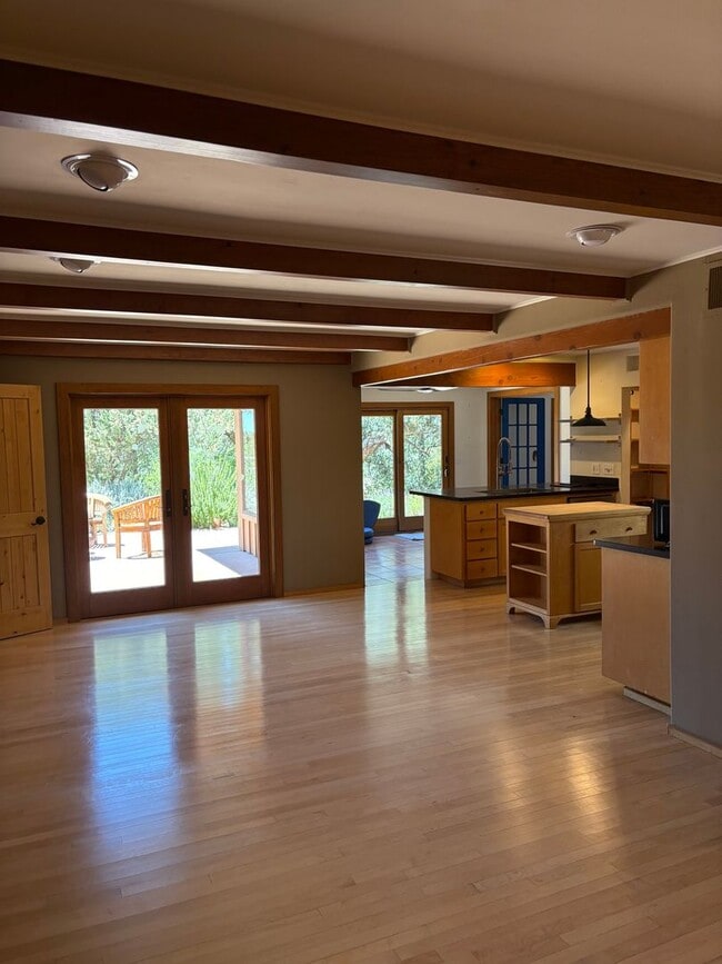 Building Photo - Unfurnished, 1-Year Long-Term Rental