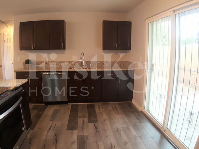 Building Photo - 2012 Bennett St