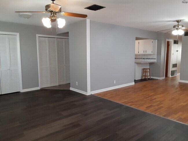 Building Photo - 1214 Glidewell Ave