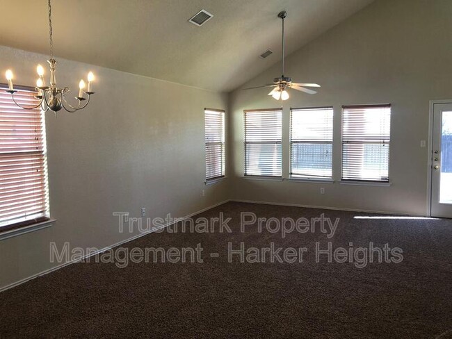 Building Photo - 4705 Golden Gate Dr