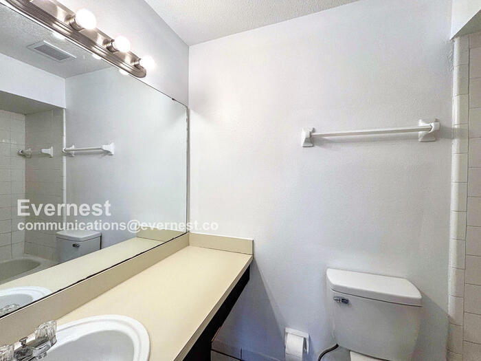 Building Photo - 2460 Summerfield Way