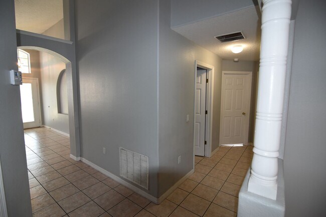 Building Photo - 233 Purslane Pass