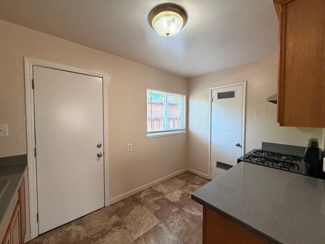 Building Photo - 460 S Buena Vista Ave