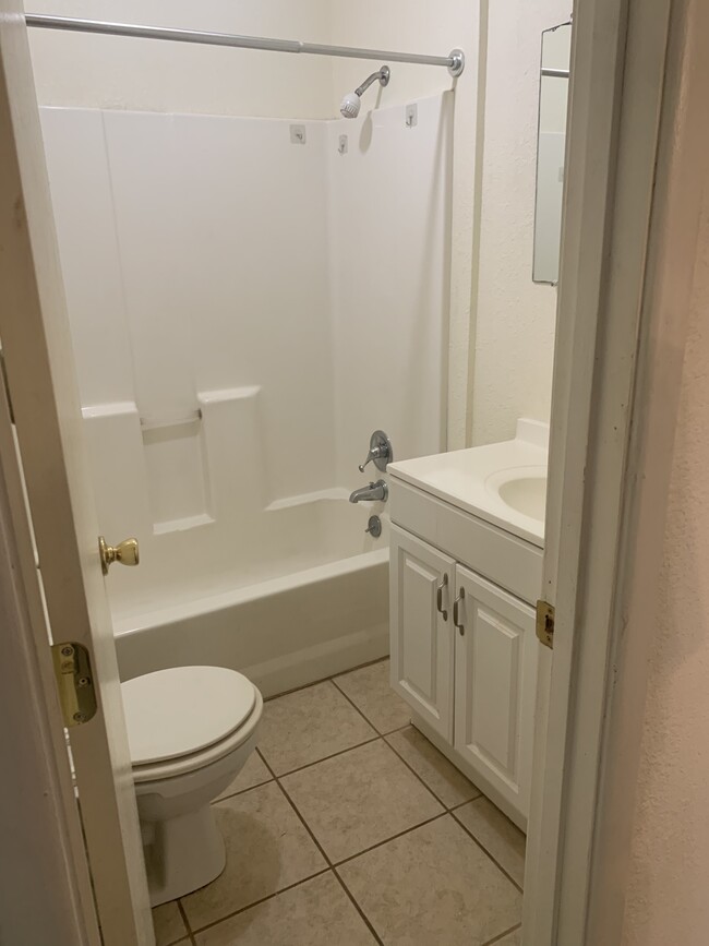 Bathroom - 1034 S Crockett Dr