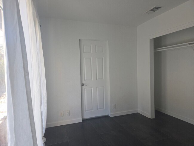 Building Photo - 3 Bedroom 1.5 Bath Modern Farmhouse near JT National Park * MOVE IN SPECIAL*