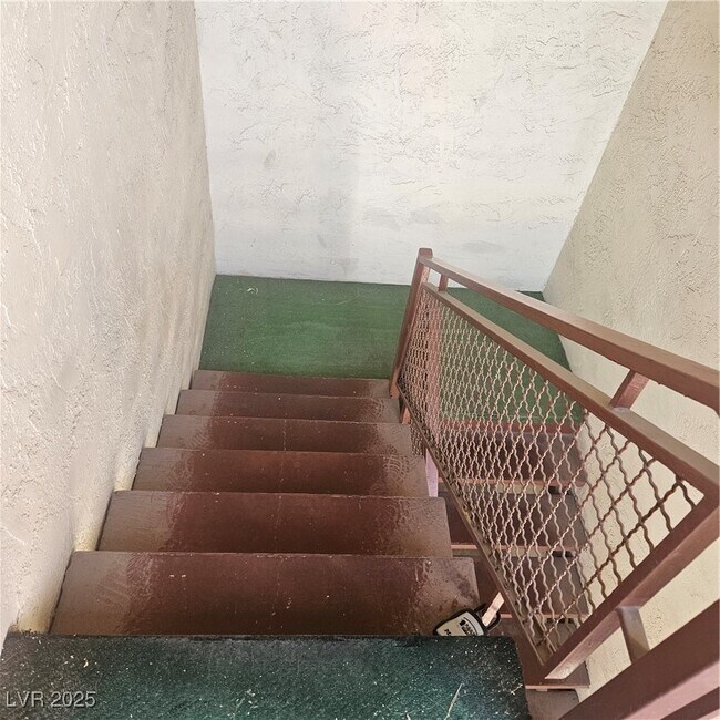 Building Photo - 350 E Desert Inn Rd