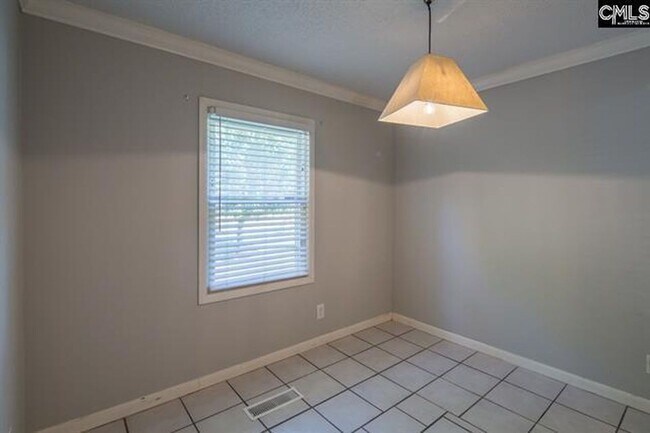 Building Photo - Sensational Three Bedroom Home Located in the Earlewood Community!