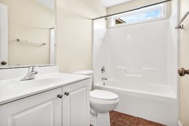 Building Photo - Leland Wedgewood at Lanvale community, Great open floor plan, on level, hardwoods, fire place, ma...