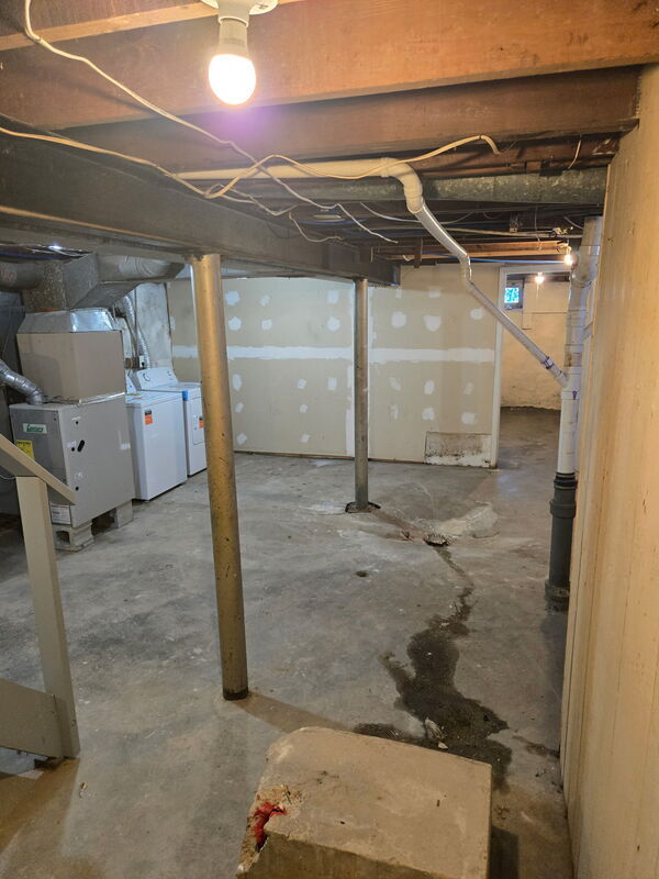 Building Photo - 2230 E 67th Terrace