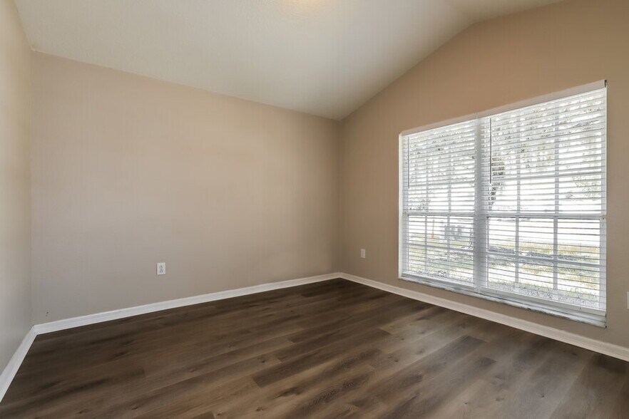 Building Photo - 29942 Morningmist Dr