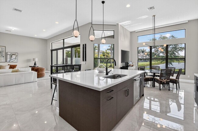 Building Photo - 17358 Santaluce Mnr