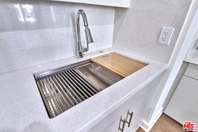 Building Photo - 3810 Wilshire Blvd