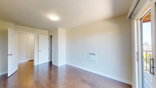 Building Photo - 740 Rhode Island St