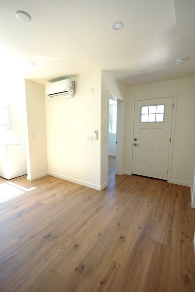 Building Photo - 3172 Fairmount St