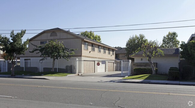 Primary Photo - 3930 W Valencia Ave