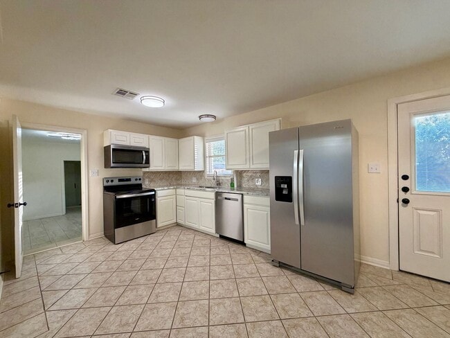 Building Photo - 696 Bosque Ln