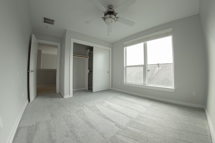 Building Photo - 1039 Hillstar St