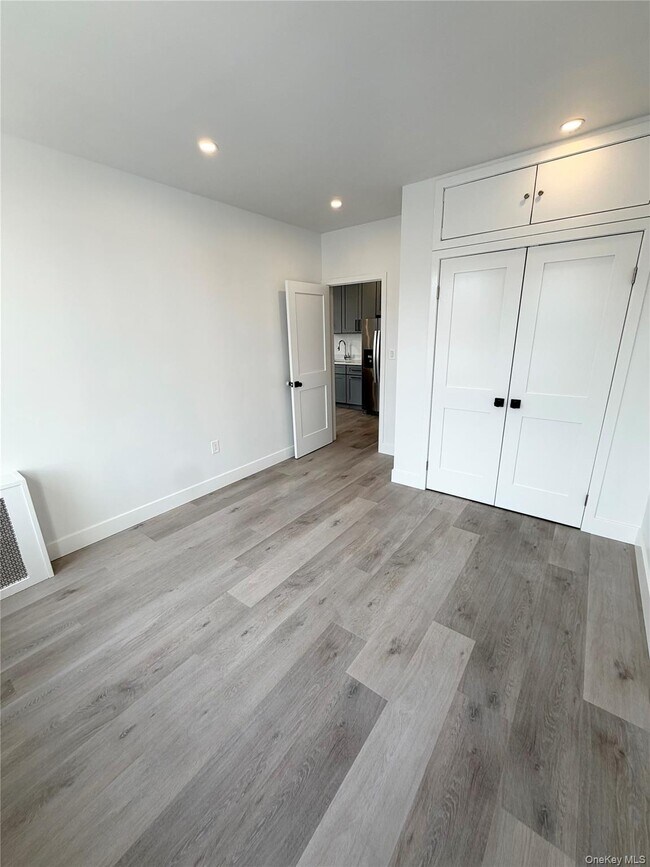 Building Photo - 18 Bay 22nd St