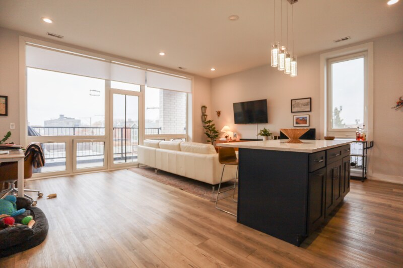 Building Photo - 2402 W Carmen Ave