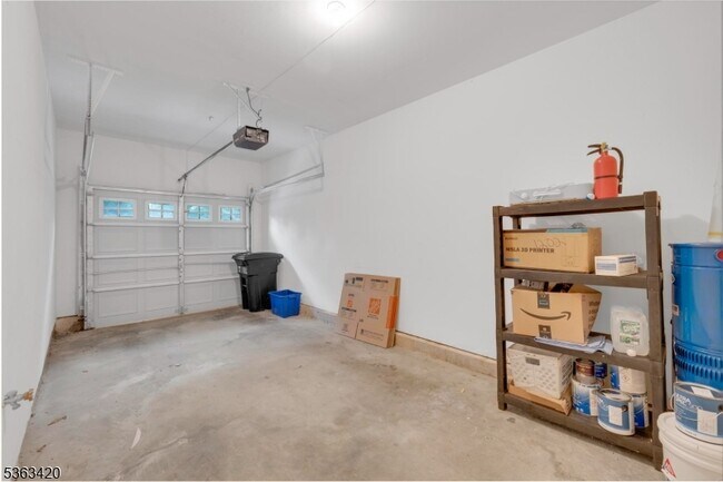 Building Photo - 59 Taft Ln