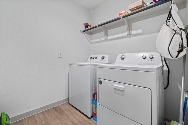 Building Photo - 302 Dusty Bridle Ln