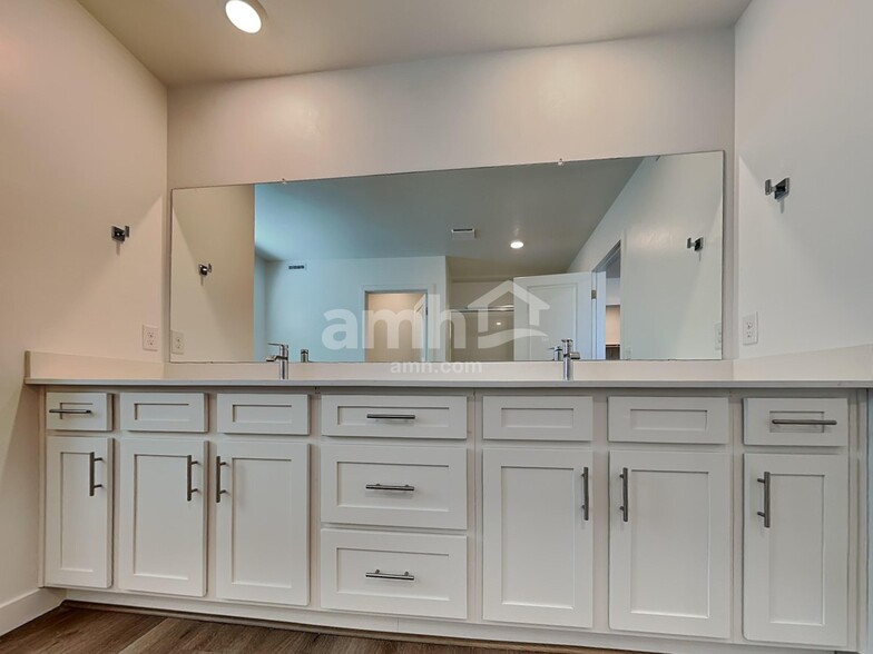 Building Photo - 6544 E Paseo Alga