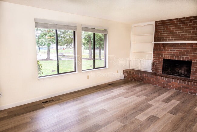 Building Photo - 1418 Tule Lake Dr S