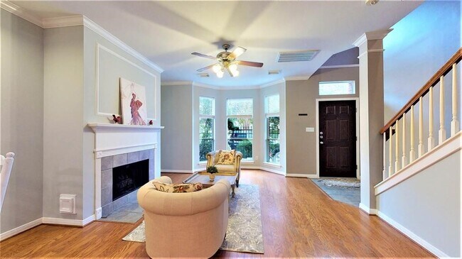 Building Photo - 2104 Gillette St