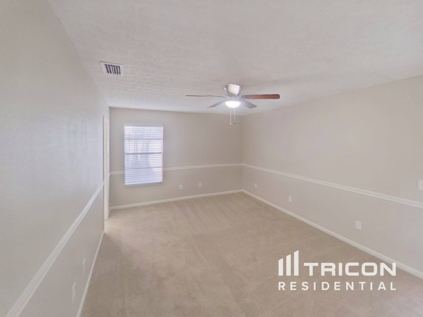 Building Photo - 1425 Corner Oaks Dr