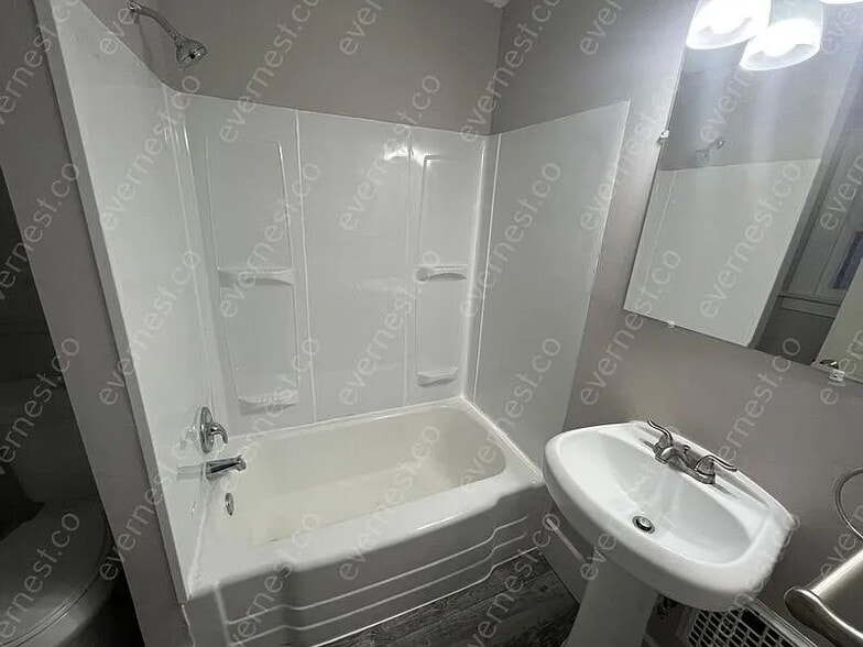 Building Photo - 3633 Almeda Dr