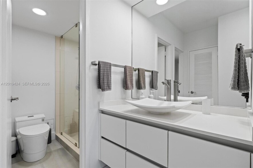 Building Photo - 5700 Collins Ave