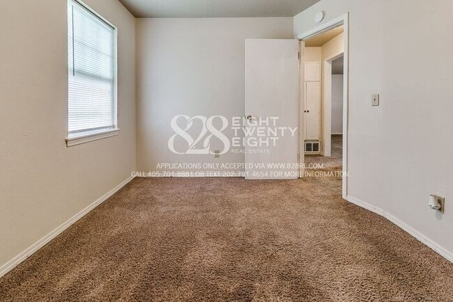 Building Photo - 3 Bedroom/1 Bath Single Family Home Just M...