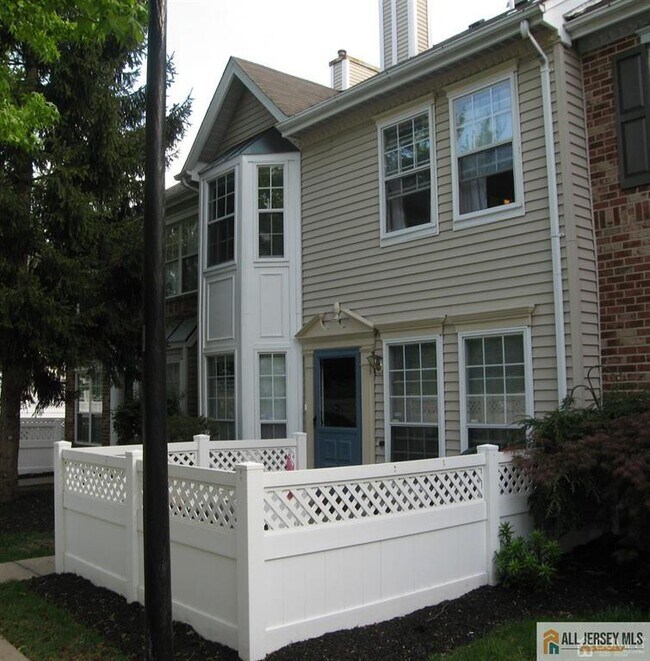 Building Photo - 110 Albury Way