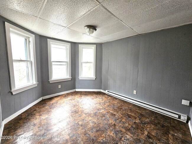 Building Photo - 351 Main St